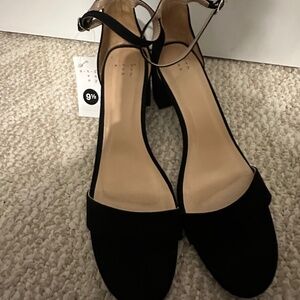 Women’s Black suede heels sz 9.5  NWT